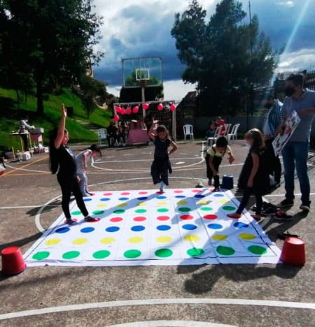 Alquiler juego de feria - Twister Alquiler juego de feria - Twister